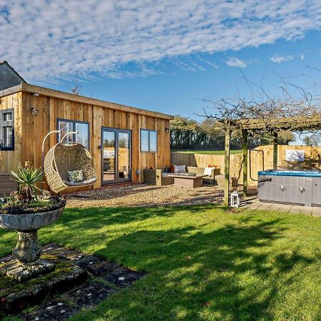 Log Cabin Near Bath Chippenham  Exterior photo