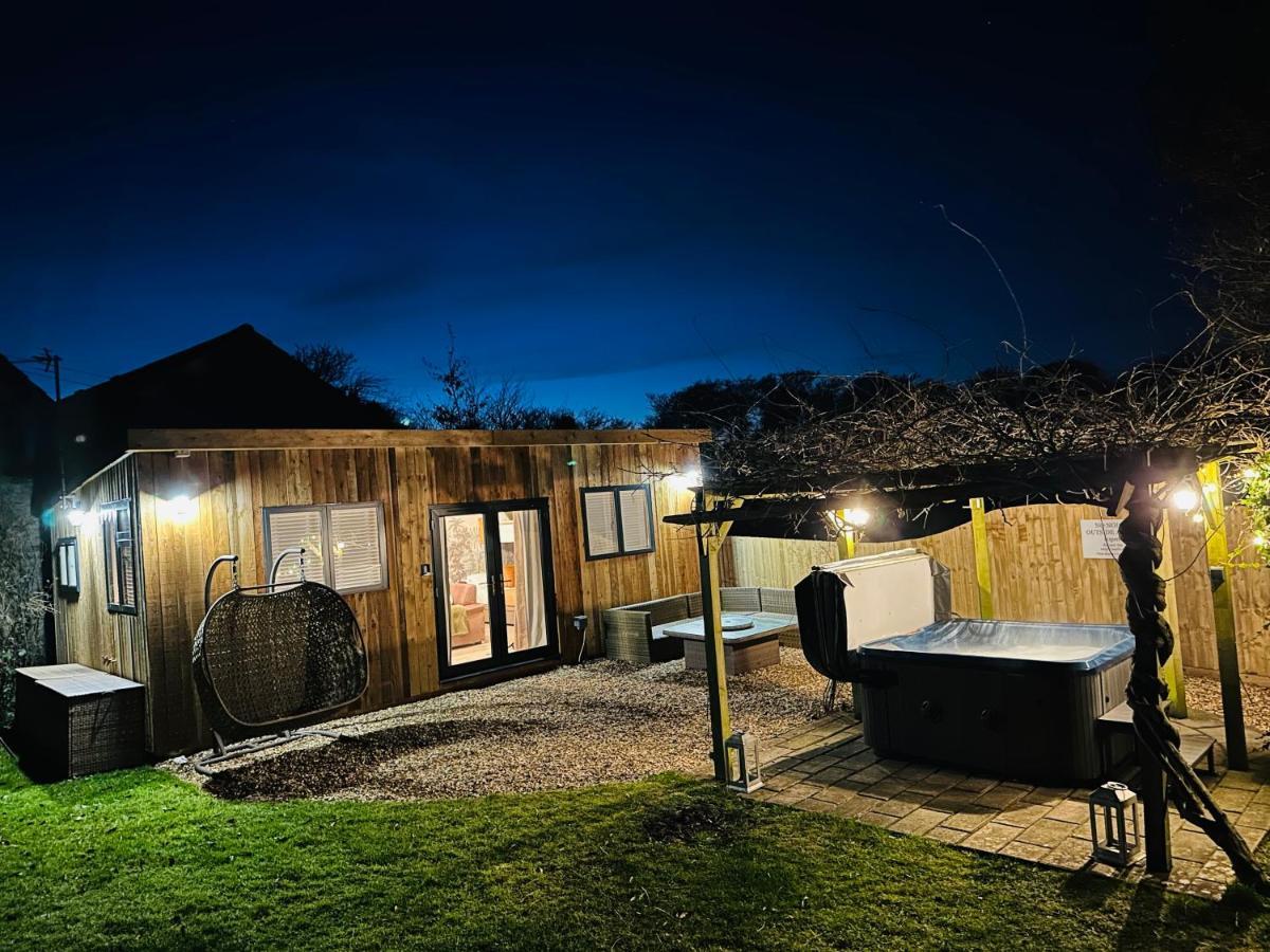 Log Cabin Near Bath Chippenham  Exterior photo